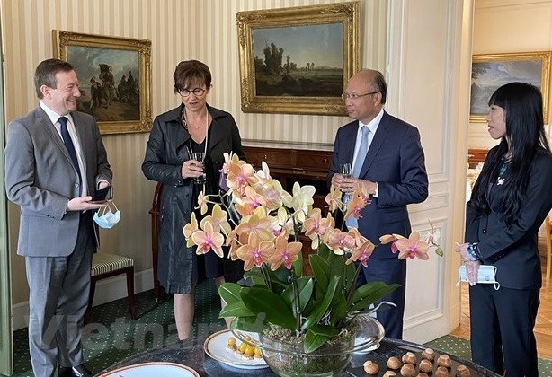 Vietnam, France expect stronger all-around cooperation